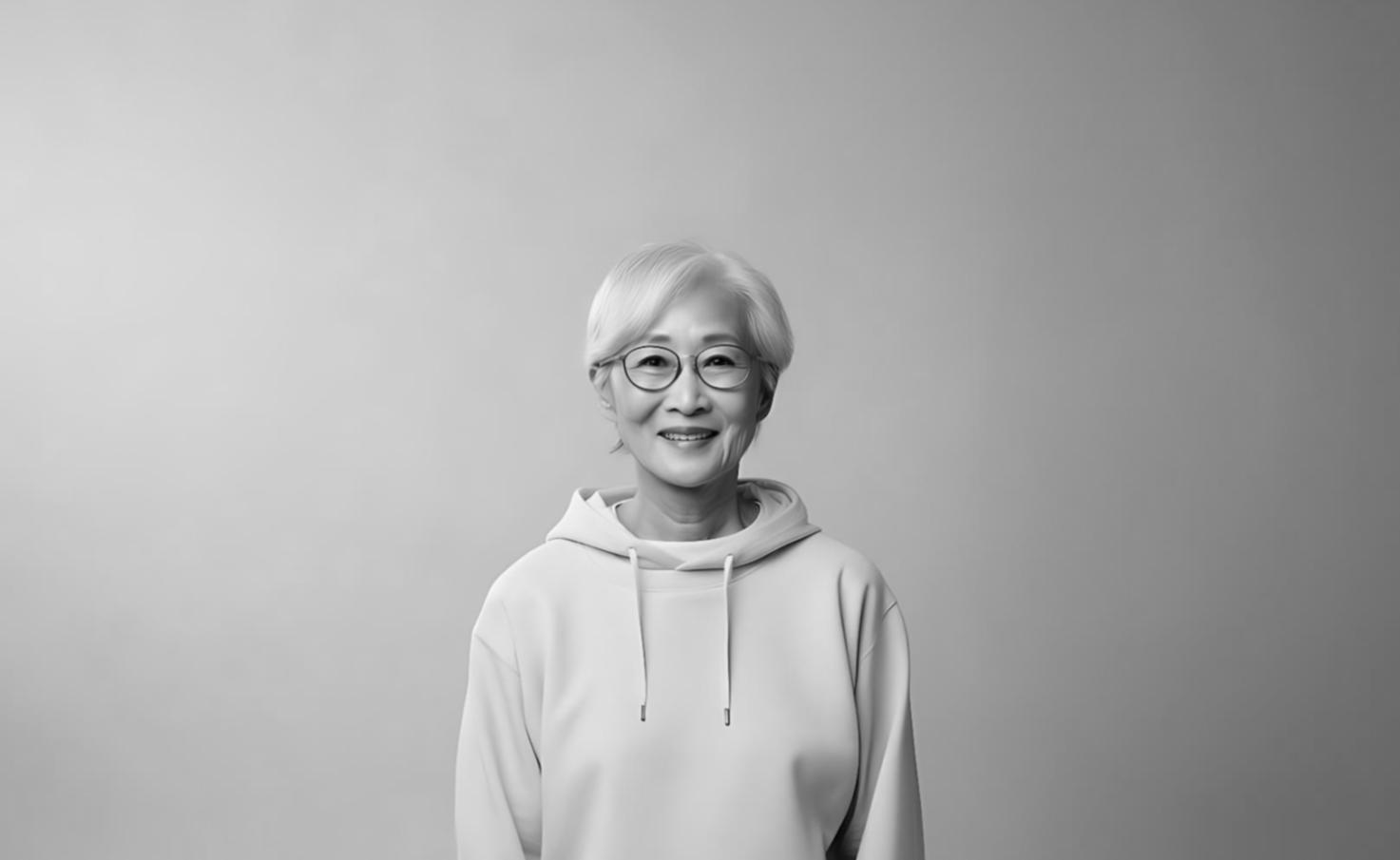 Materiały edukacyjne i narzędzia do zarządzania przypadkiem rozłożone na stole konferencyjnym